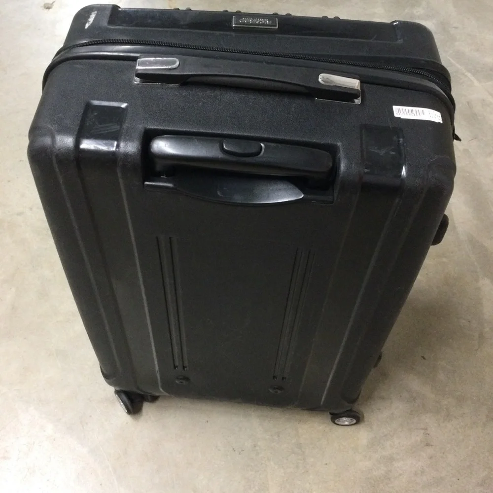 TravelSmith Black Hardside Spinner Suitcase